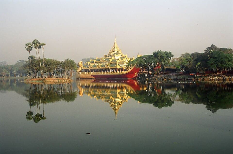 Kandawgyi Lake